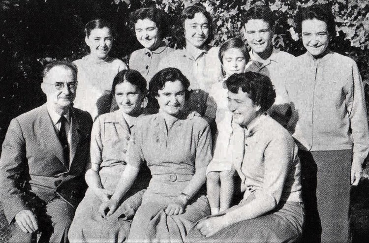 In città gli Holzhauser difficilmente passavano inosservati.